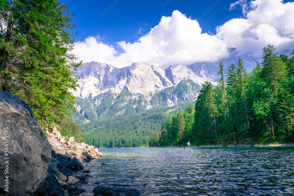 Fototapeta premium Wanderung am Eibsee Bayern Deutschland