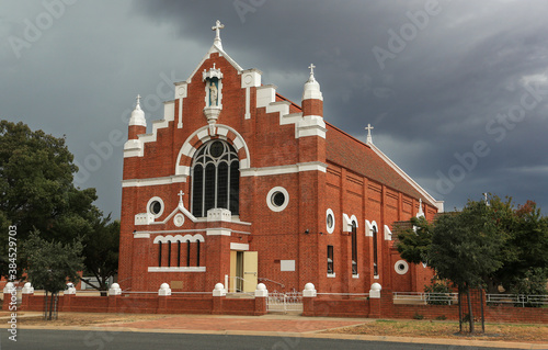 Fotografía St Mary's Catholic Church (built 1921) on a stormy day in Corowa, New South Wales, Australia
