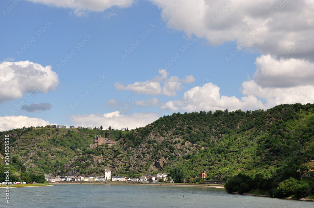 romatisches Rheinufer bei Sankt Goar - romantic banks of the Rhine near Sankt Goar