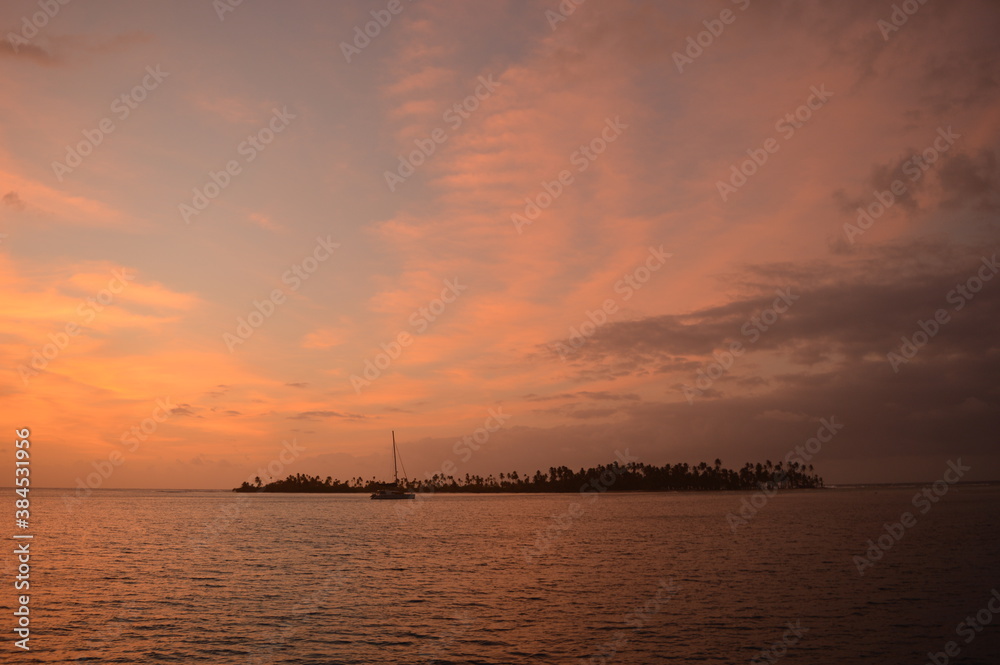 Sailing among the paradise beaches and islands of San Blas / Kuna Yala in the Caribbean Ocean, Panama Sailing among the paradise beaches and islands of San Blas / Kuna Yala in the Caribbean Ocean, Panama