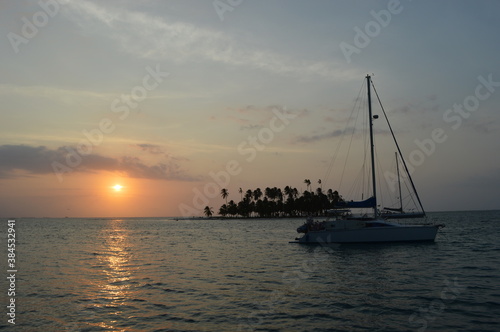 Sailing among the paradise beaches and islands of San Blas / Kuna Yala in the Caribbean Ocean, Panama © ChrisOvergaard