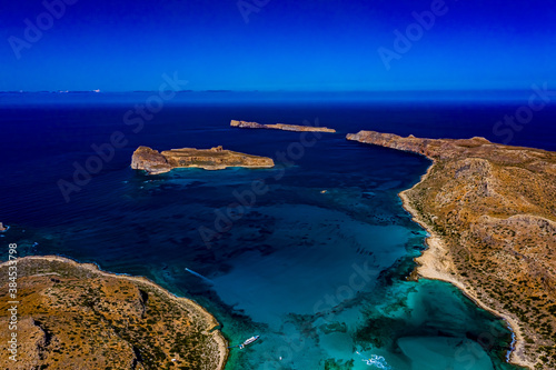 Fototapeta Naklejka Na Ścianę i Meble -  Balos Lagoon auf Kreta aus der Luft | Wunderschöne Balos Lagoon auf Kreta mit der Drohne