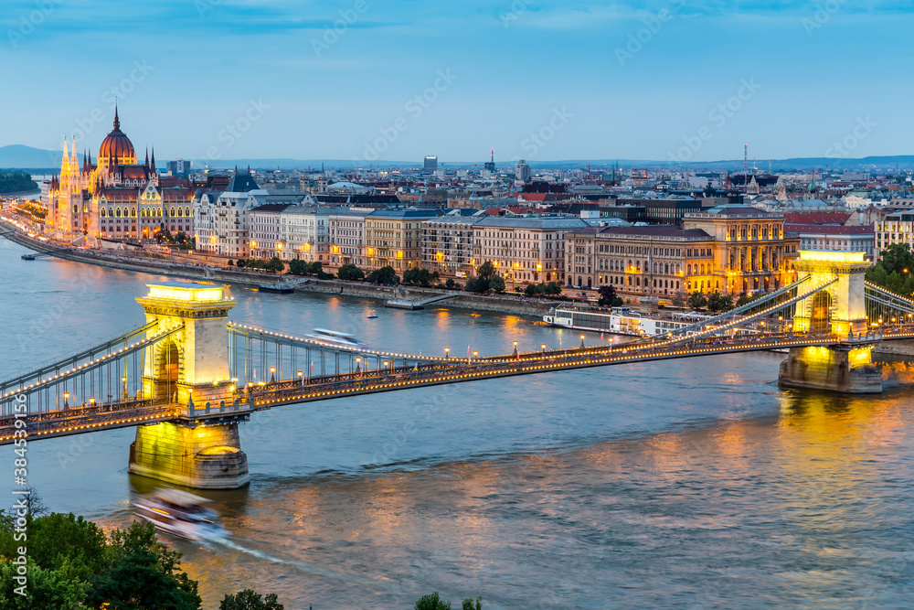 Chain Bridge and the Parliament in Budapest at night