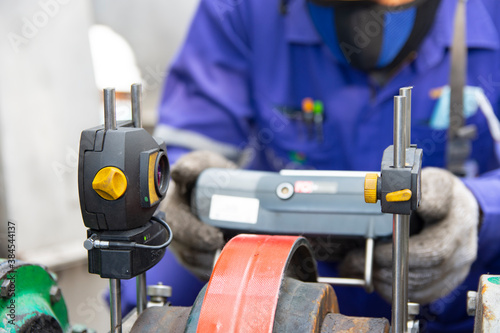 Fotografija Technician aligning shaft with Laser Shaft Alignment tool