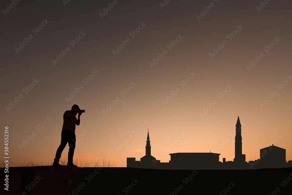 Fototapeta premium man in front of boston city skyline