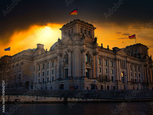 Obraz na płótnie German Parliament East Side View with the River Spree w salonie