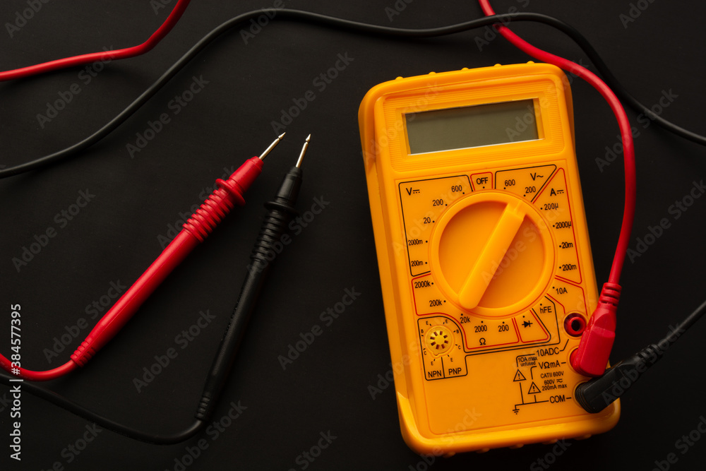 Measuring the current in the socket, extension cable using multimeter