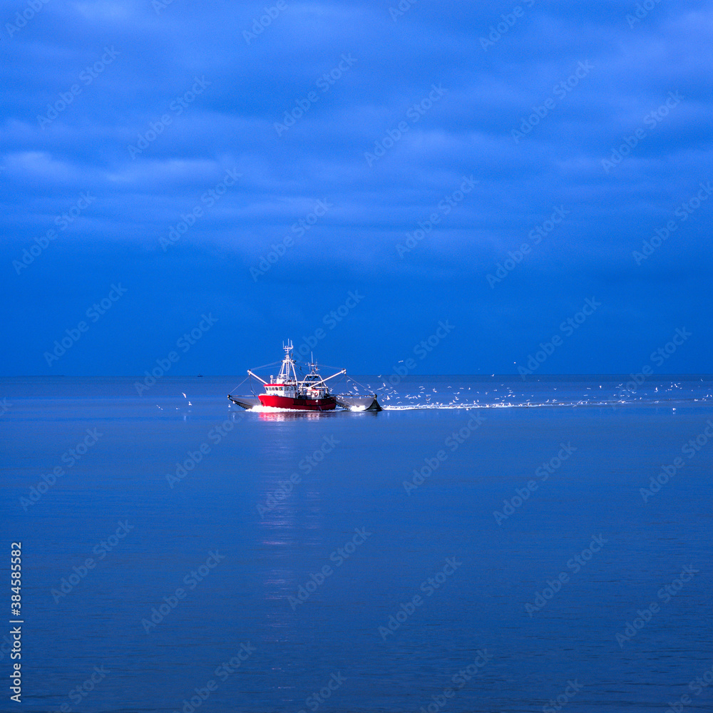 Fototapeta premium The picturesque shrimp cutters are a characteristic picture of the North Sea Wadden Sea coast