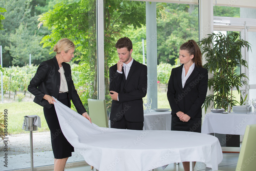 Fotografie concept of setting the table cloth