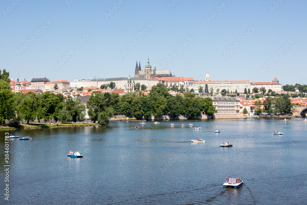 Obraz premium Prague castle sunny panorama view old town