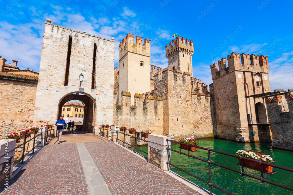 Obraz premium Scaligero Castle aerial view, Sirmione
