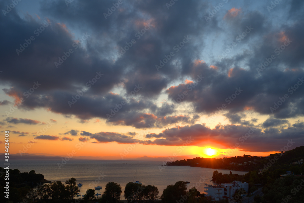 Obraz premium sunset with clouds over the sea 