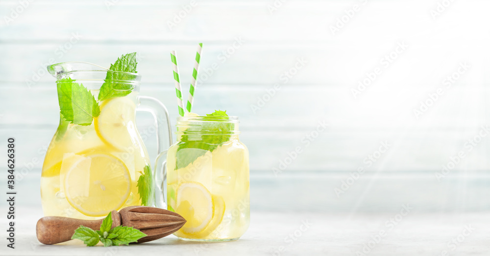 Lemon and mint homemade lemonade - obrazy, fototapety, plakaty 