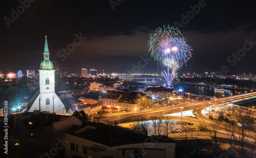 Obraz na płótnie New Year Celebration. Fireworks on Danube River in Bratislava, Slovakia. w salonie