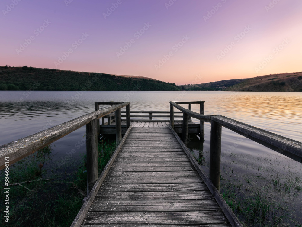 Muelle Lago, anocheciendo