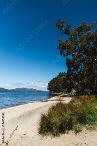 Fototapeta Naklejka Na Ścianę i Meble -  pristine beach landscape in Middleton in Tasmania, Australia near Peppermint Bay