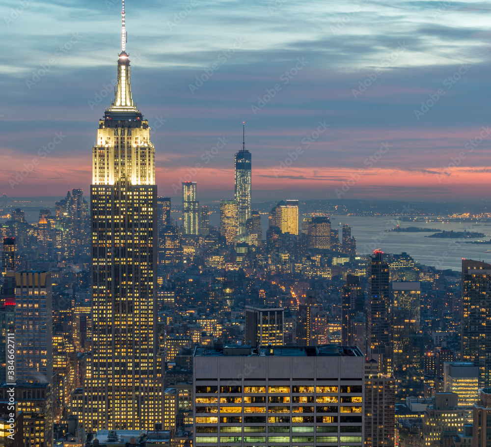 Obraz premium View of New York Manhattan during sunset hours