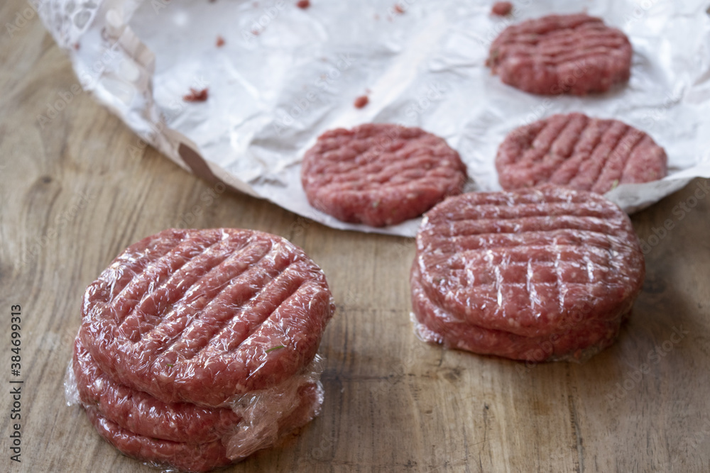 preparing beef hamburgers