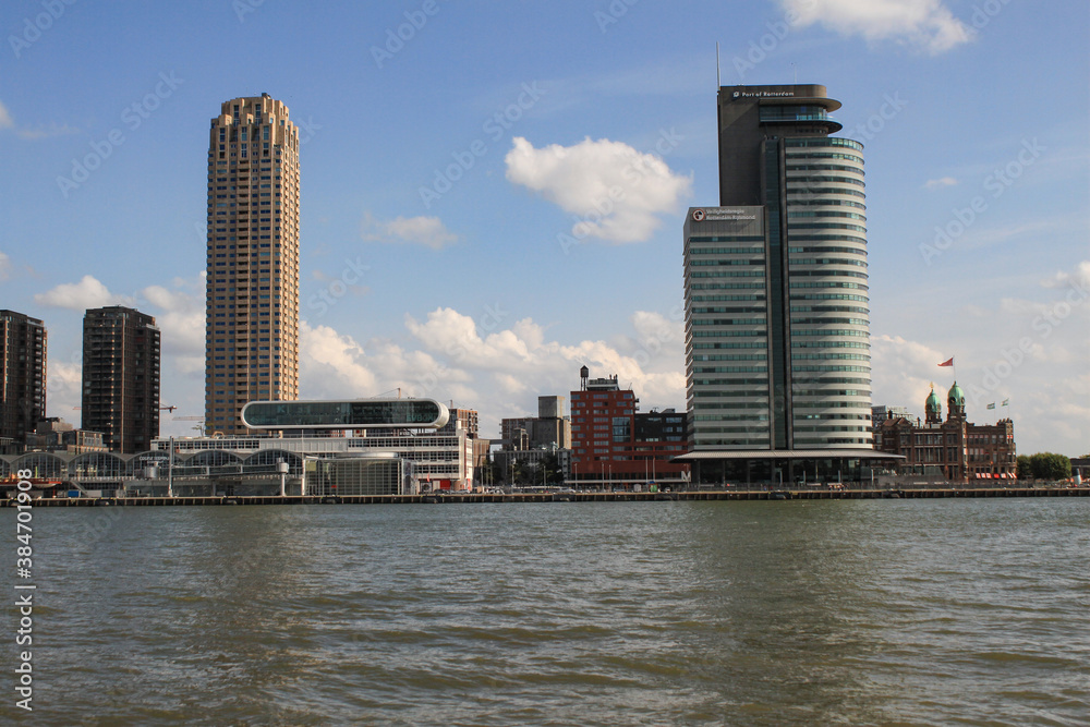 Naklejka premium Hafenumbau in Rotterdam; Moderne Architektur an der Holland-Amerikakade (Wilhelminapier)