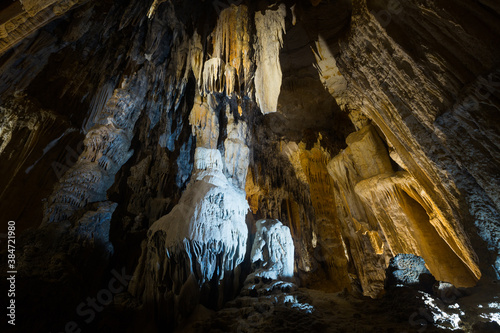 Fotografia Grotte des Demoiselles is impressive landmark of France created by nature