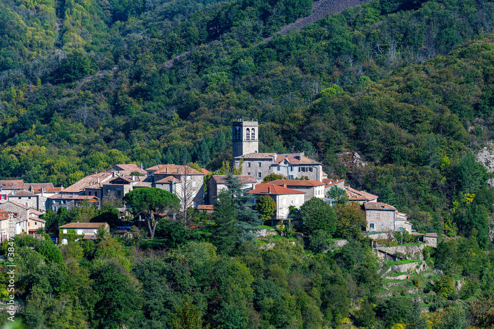 village pittoresque de Antraigues-sur-Volane dans la vallée de La Volane en Haute-Ardèche en France