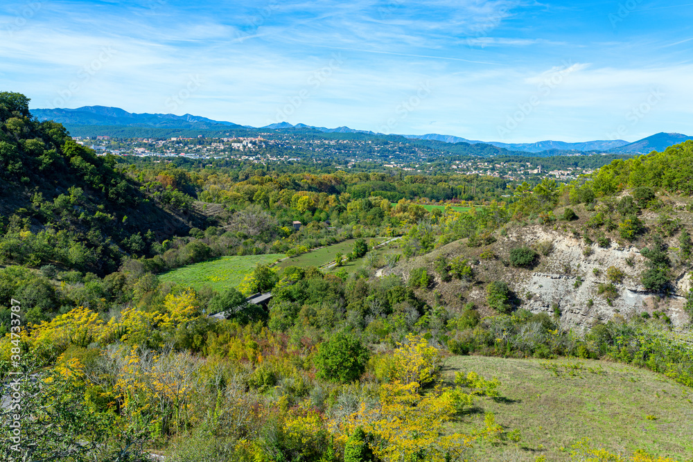 Fototapeta premium paysage du département de l'Ardèche aux environs d'Aubenas