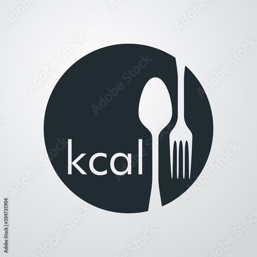 Logotipo con texto kcal en círculo con cubiertos en fondo gris