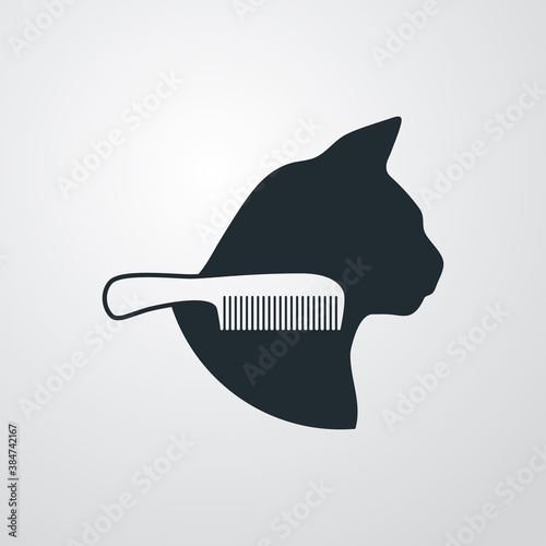 Salón de belleza para mascotas. Logotipo cabeza de gato con cepillo del pelo en fondo gris