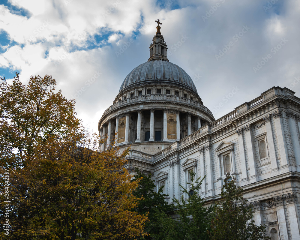 Autumn leaves around St Pauls Cathedral 