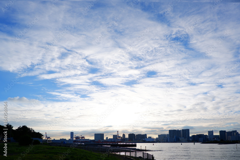 urban sky and sea with sunset,　都心を望む海と空、夕焼け