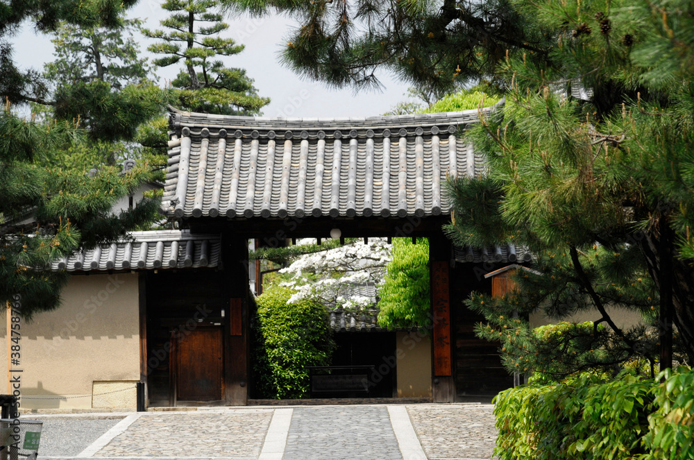 大徳寺宗務本所の門