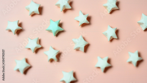 Paper stars Yellow background picture pink.