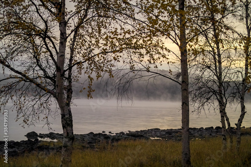 Morgennebel an finnischem See