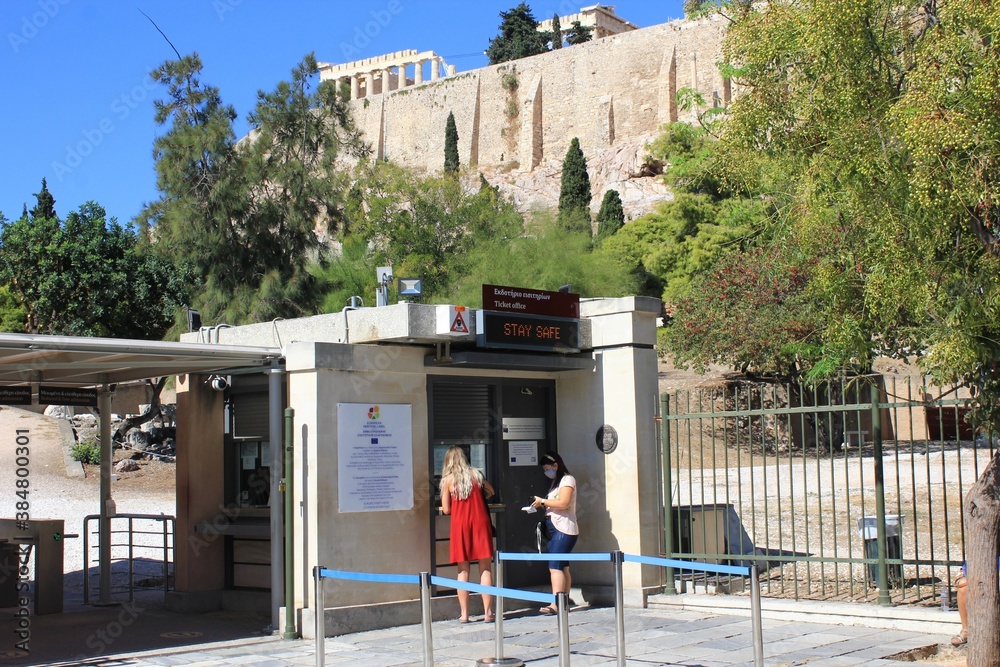 Φωτογραφία Athens, Greece, October 9 2020 - People bying tickets to enter the archaeological site of Dionysus Theater on the slopes of Acropolis hill
