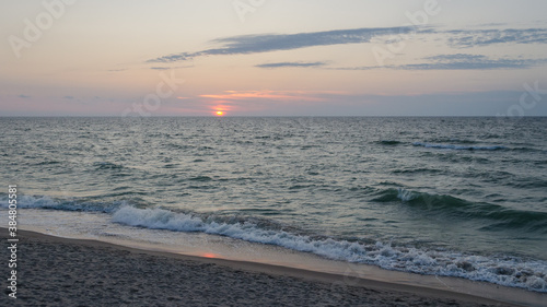 Fotografi sunset over the baltic sea at curonian spit, kaliningrad region, russia