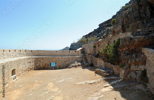 La demi-lune Michiel de la forteresse de Spinalonga à Élounda en Crète