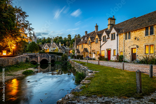 Konstfotografi View of Castle Combe village in England
