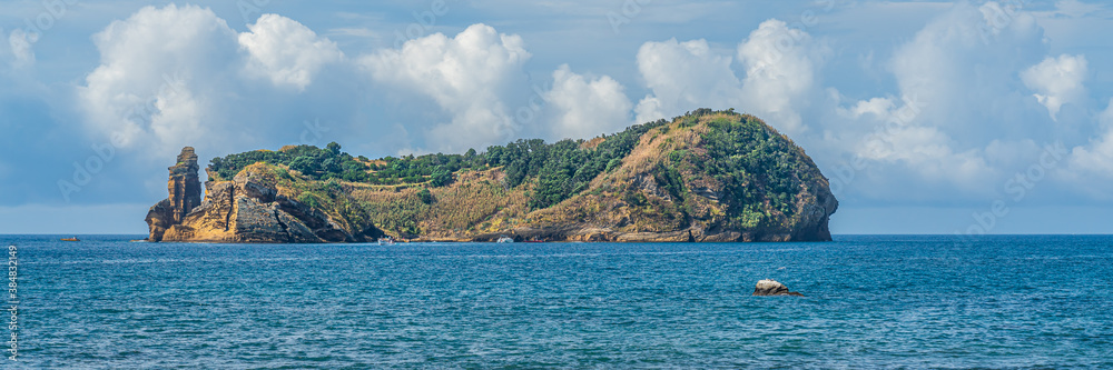 Obraz premium Panorama view Islet in the ocean. Vila Franca do Campo. San Miguel island, Azores