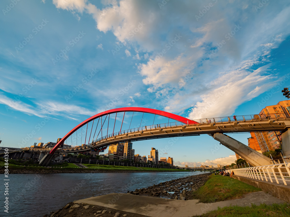 Fototapeta premium Afternoon view of the beautiful Rainbow Bridge