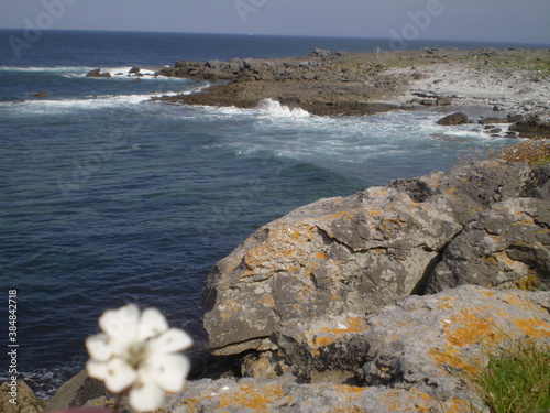 Obraz na płótnie Beautiful irish seascape, waves crashing on rocky coastline