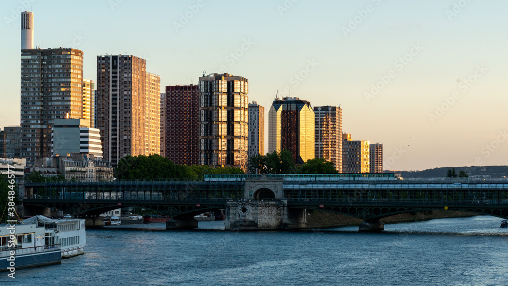 Fototapeta premium Paris when the sun goes down sunset