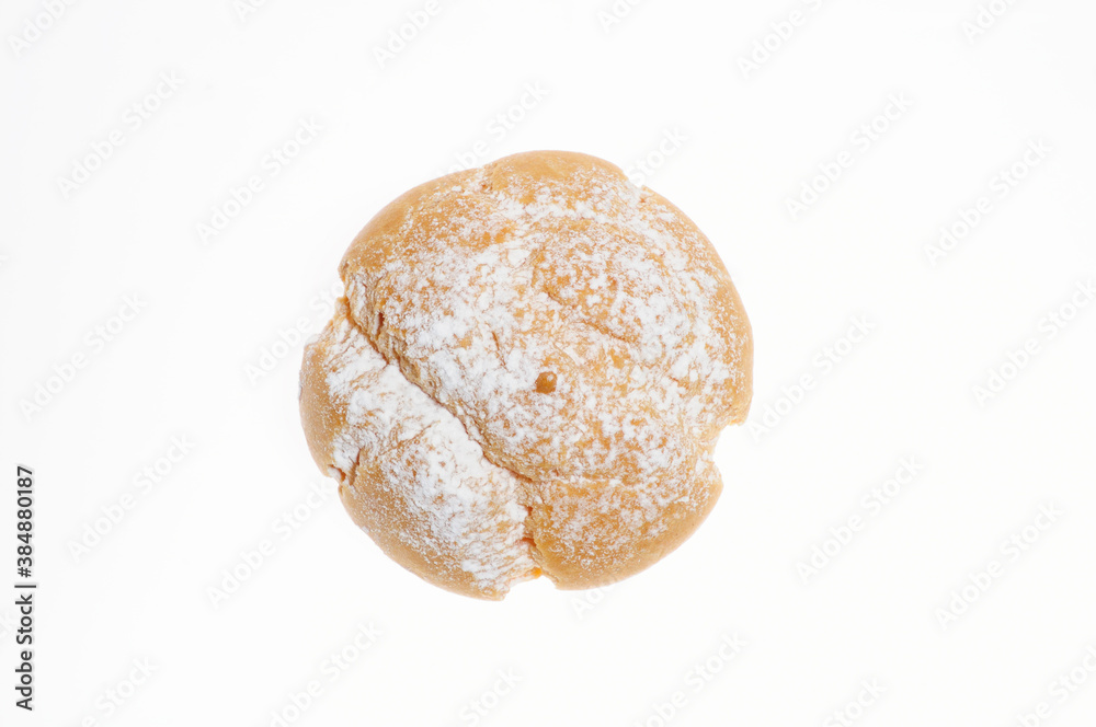 白バックにシュークリーム 白バックにシュークリーム