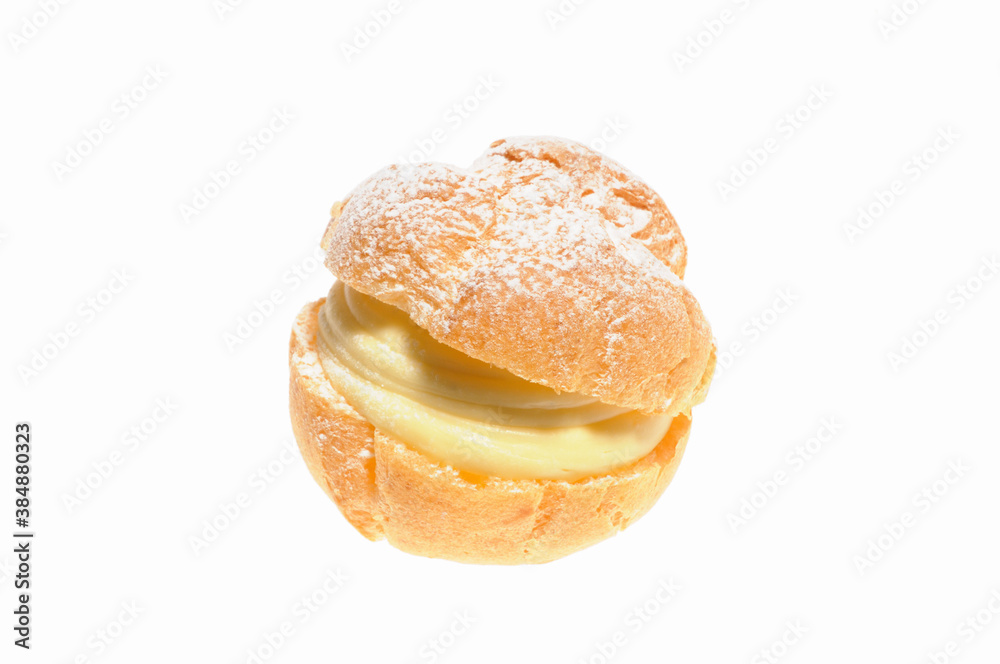 白バックにシュークリーム 白バックにシュークリーム