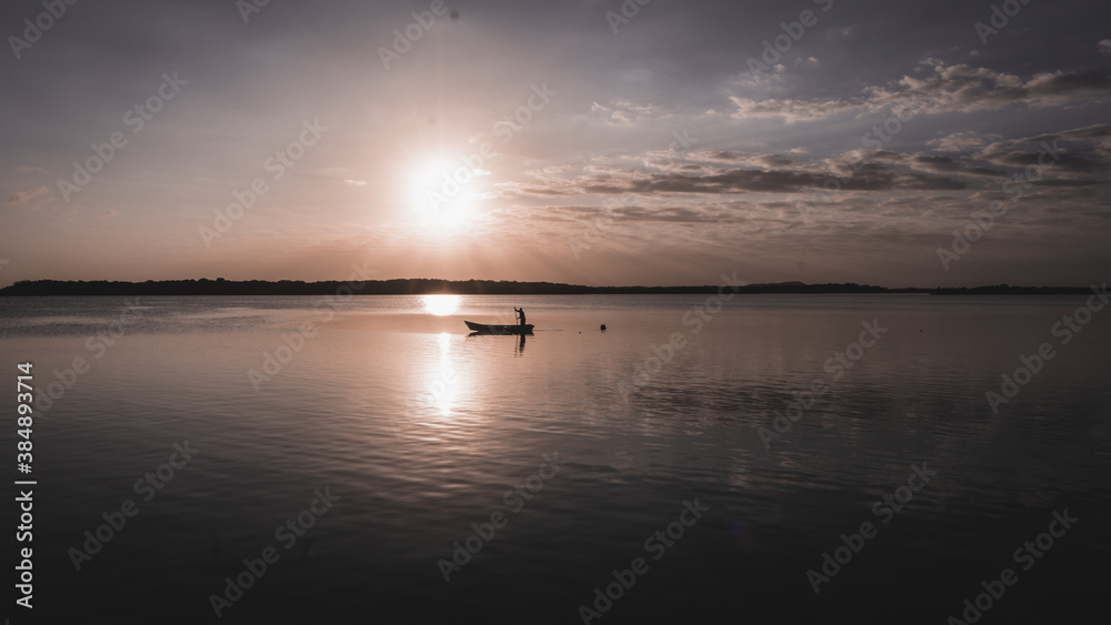 Nascer do sol na lagoa