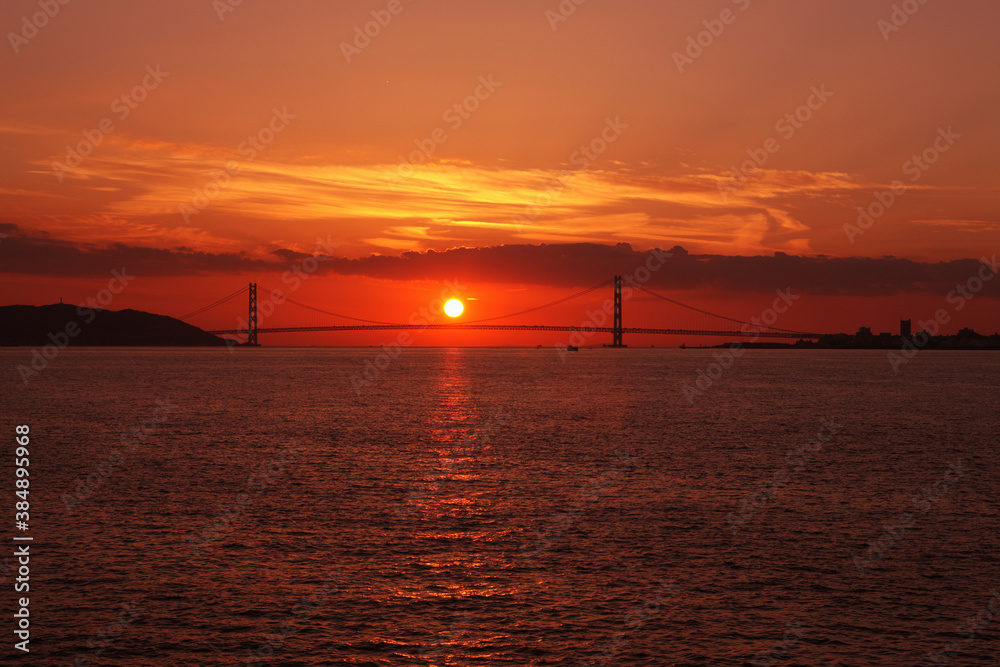 明石海峡大橋と夕日