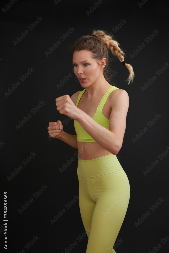 Fitness Model Demonstrates Movement Fitness Model Demonstrates Movement