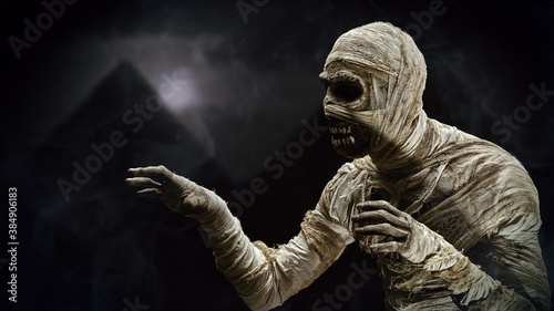 Foto monster in night