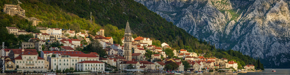 Perast, as an absolute highlight of the Bay of Kotor, is also one of the most beautiful Baroque towns in Montenegro.

