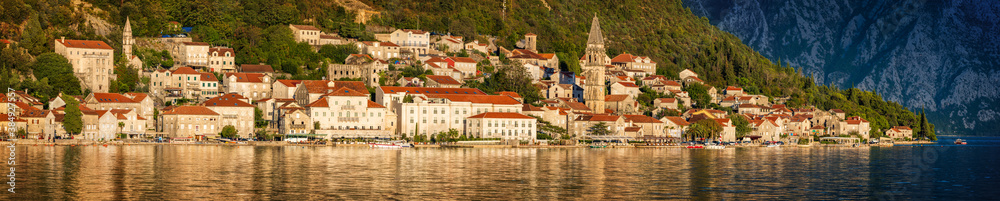 Perast, as an absolute highlight of the Bay of Kotor, is also one of the most beautiful Baroque towns in Montenegro.