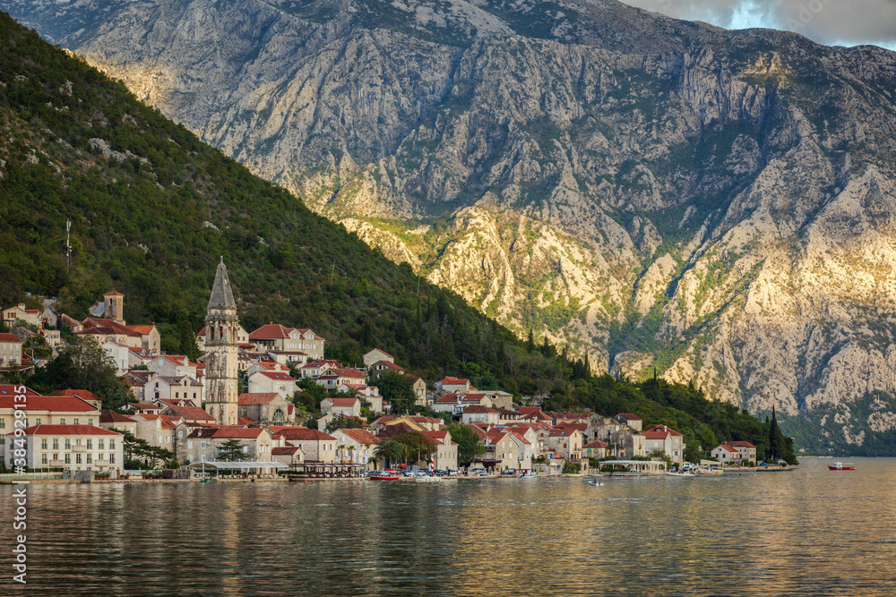 Perast, as an absolute highlight of the Bay of Kotor, is also one of the most beautiful Baroque towns in Montenegro.
